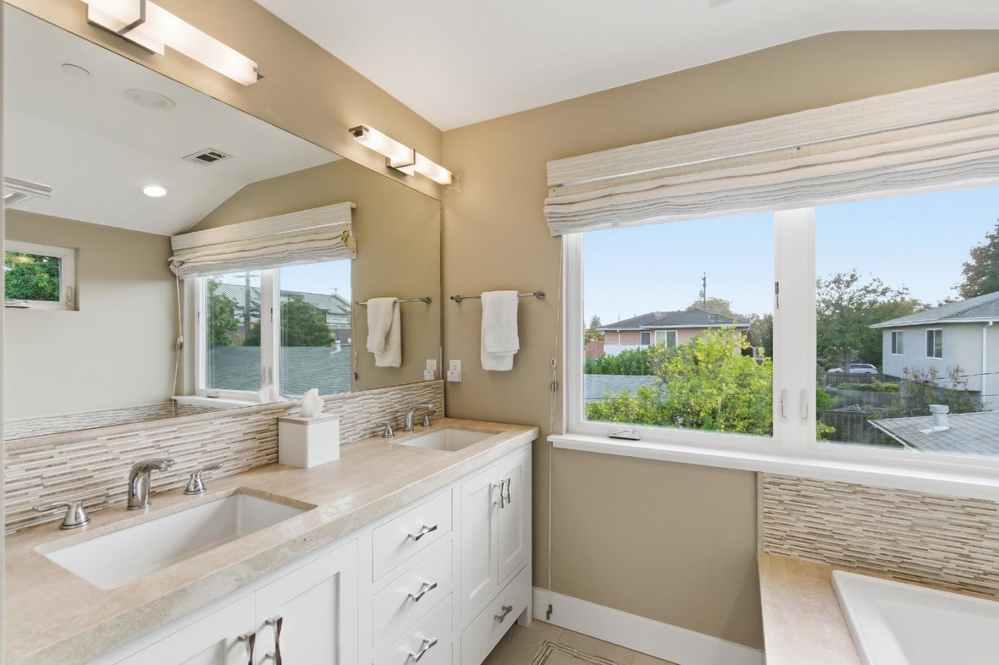 Detail Gallery Image 22 of 41 For 1236 Hoover St, Menlo Park,  CA 94025 - 3 Beds | 3 Baths