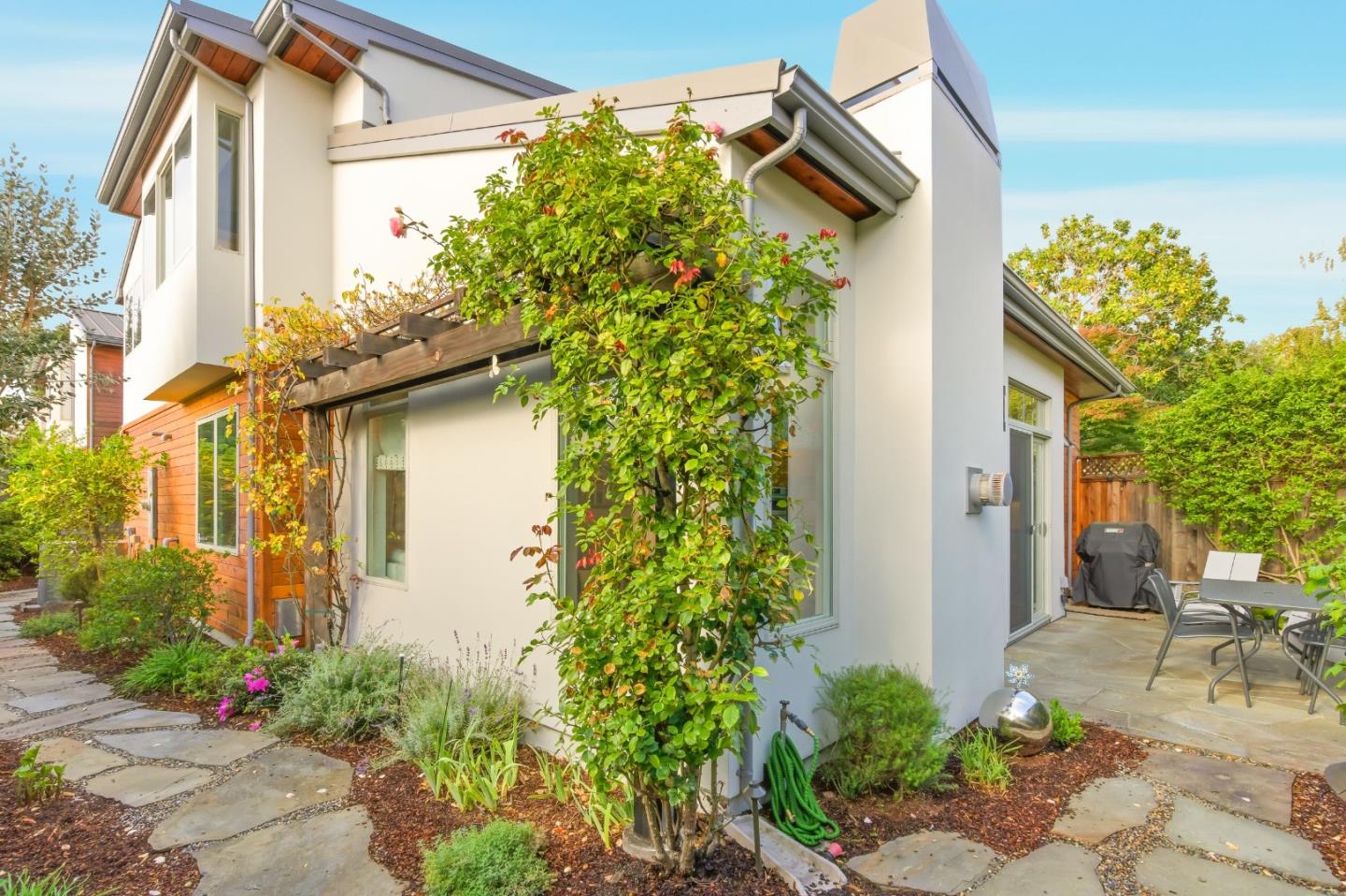 Detail Gallery Image 32 of 41 For 1236 Hoover St, Menlo Park,  CA 94025 - 3 Beds | 3 Baths