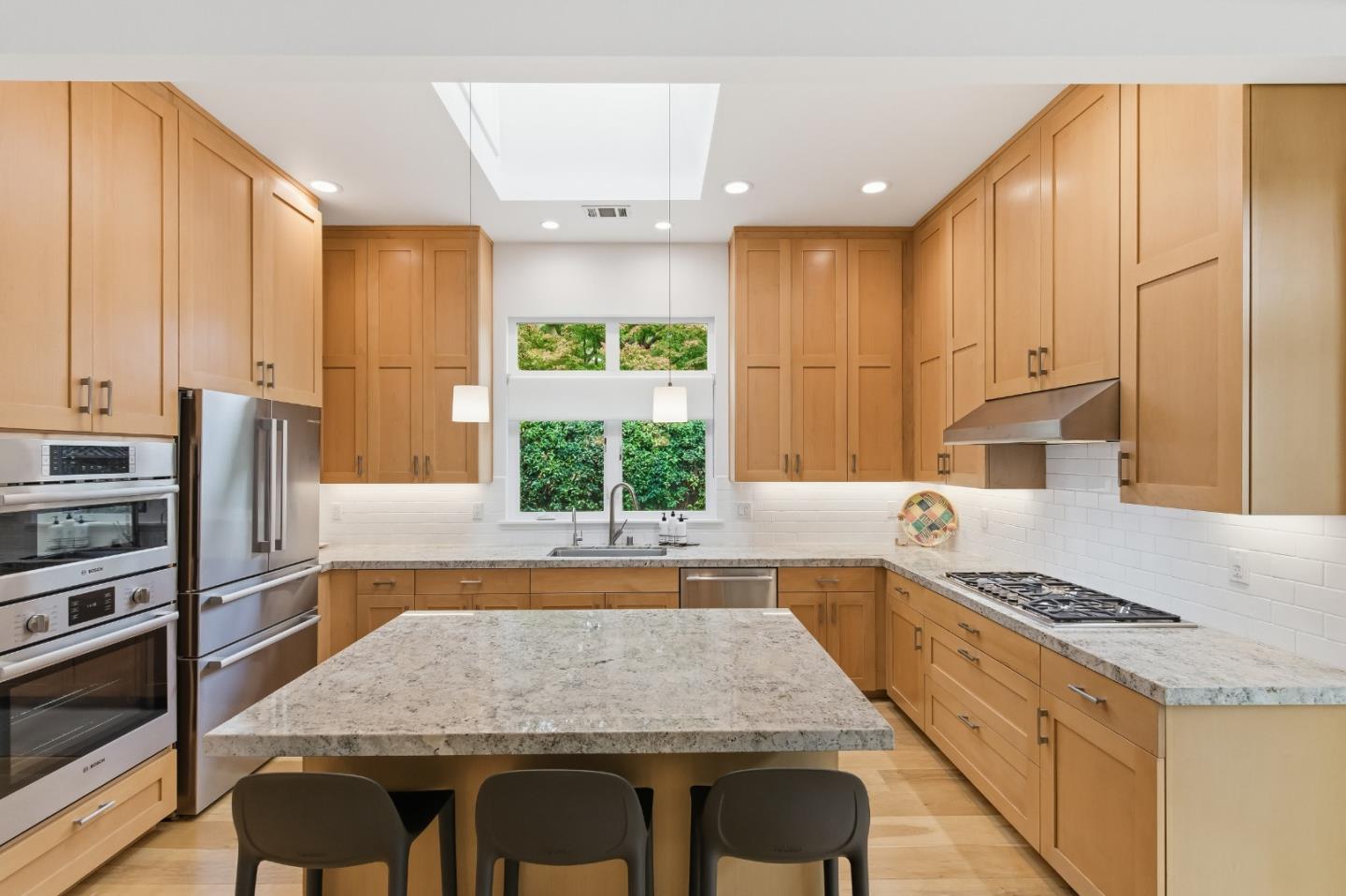 Detail Gallery Image 8 of 41 For 1236 Hoover St, Menlo Park,  CA 94025 - 3 Beds | 3 Baths