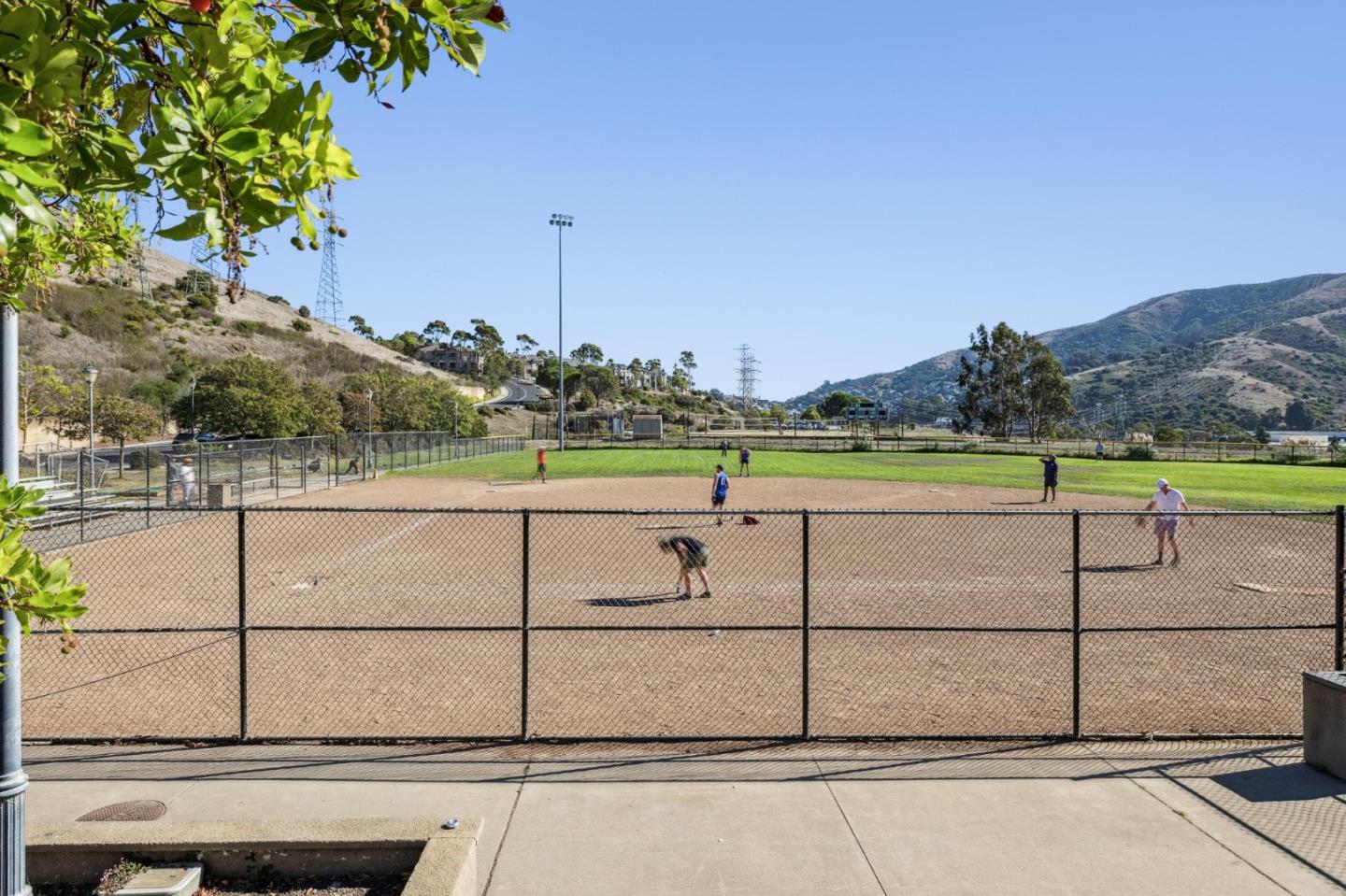 Detail Gallery Image 39 of 41 For 415 Callippe Ct, Brisbane,  CA 94005 - 3 Beds | 2 Baths