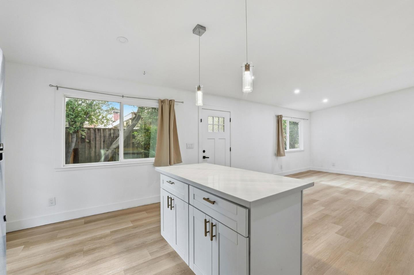 Detail Gallery Image 11 of 27 For 514 Mayellen Ave, San Jose,  CA 95126 - 3 Beds | 1 Baths