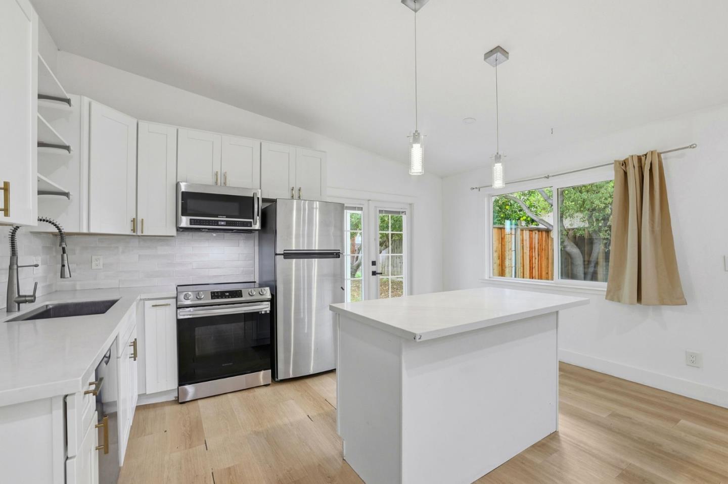 Detail Gallery Image 4 of 27 For 514 Mayellen Ave, San Jose,  CA 95126 - 3 Beds | 1 Baths