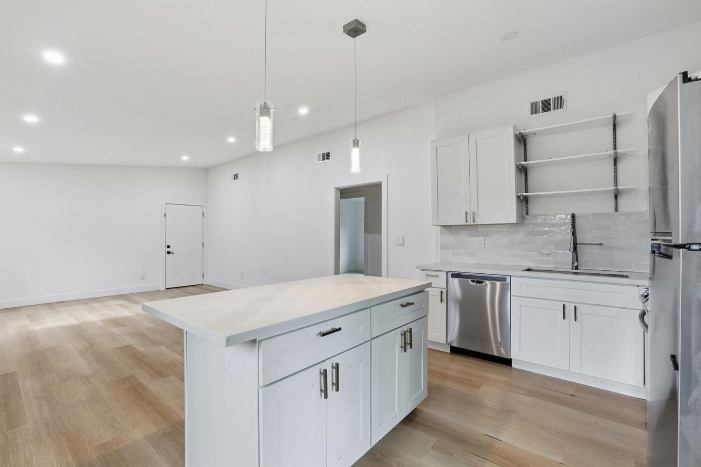 Detail Gallery Image 5 of 27 For 514 Mayellen Ave, San Jose,  CA 95126 - 3 Beds | 1 Baths