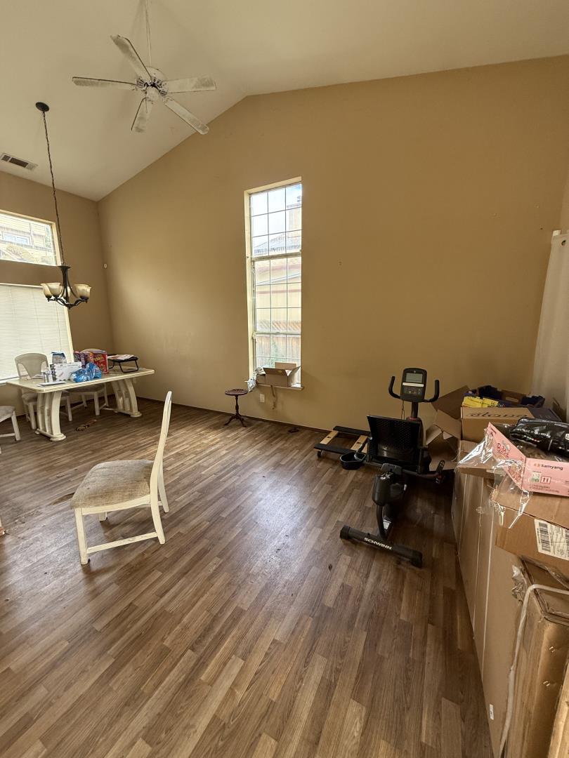 Detail Gallery Image 3 of 15 For 370 Carousel Dr, Vallejo,  CA 94589 - 3 Beds | 2/1 Baths