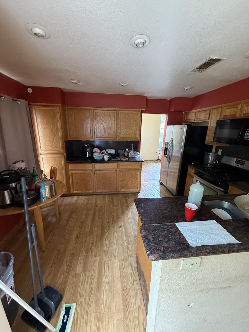 Detail Gallery Image 4 of 15 For 370 Carousel Dr, Vallejo,  CA 94589 - 3 Beds | 2/1 Baths