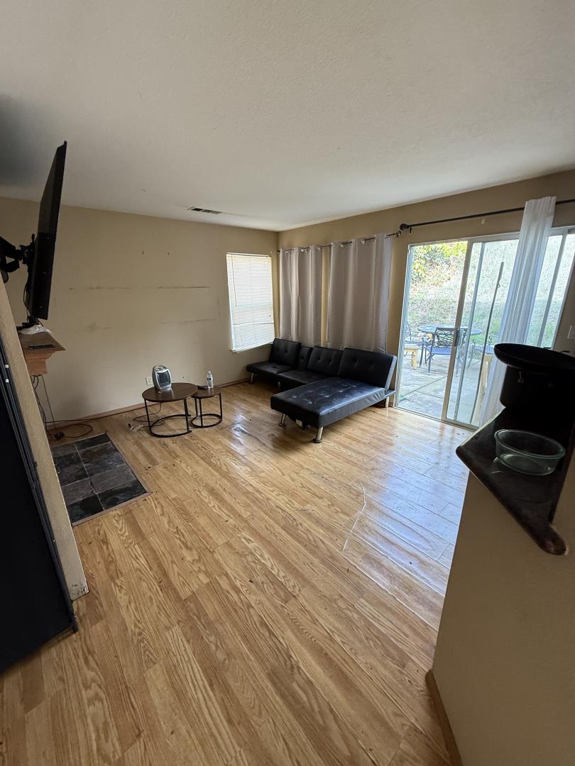 Detail Gallery Image 5 of 15 For 370 Carousel Dr, Vallejo,  CA 94589 - 3 Beds | 2/1 Baths