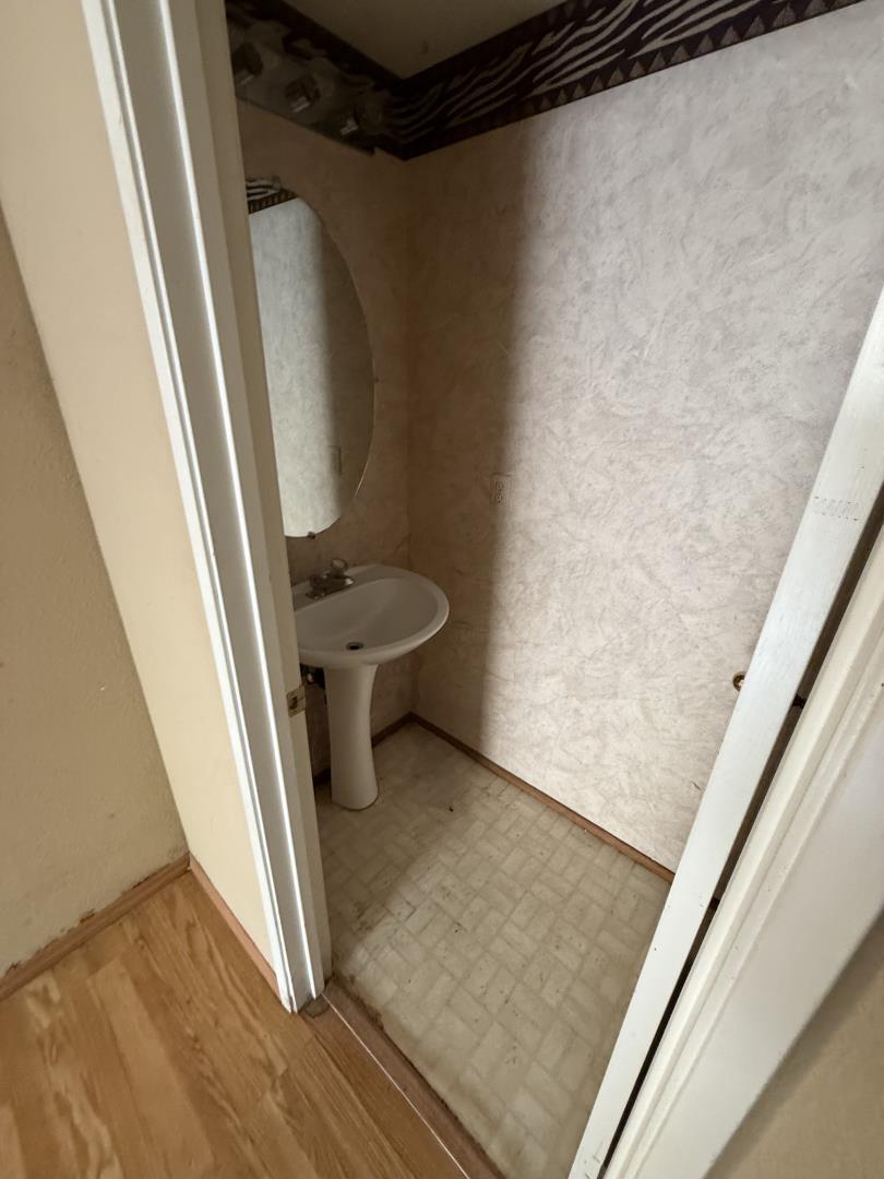 Detail Gallery Image 6 of 15 For 370 Carousel Dr, Vallejo,  CA 94589 - 3 Beds | 2/1 Baths