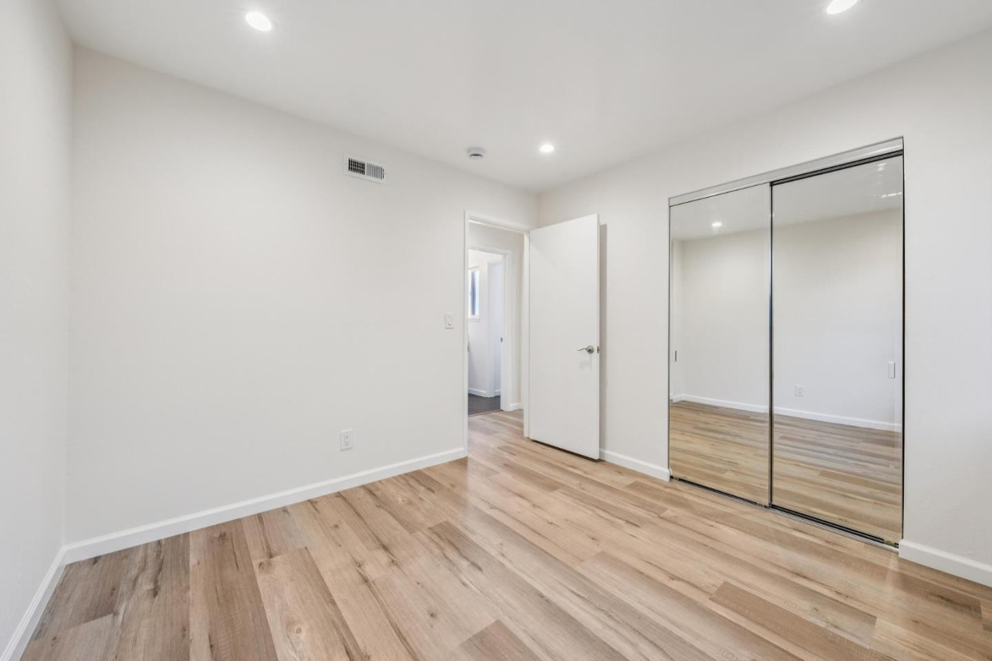 Detail Gallery Image 13 of 70 For 700 Gull Ave, Foster City,  CA 94404 - 3 Beds | 2 Baths