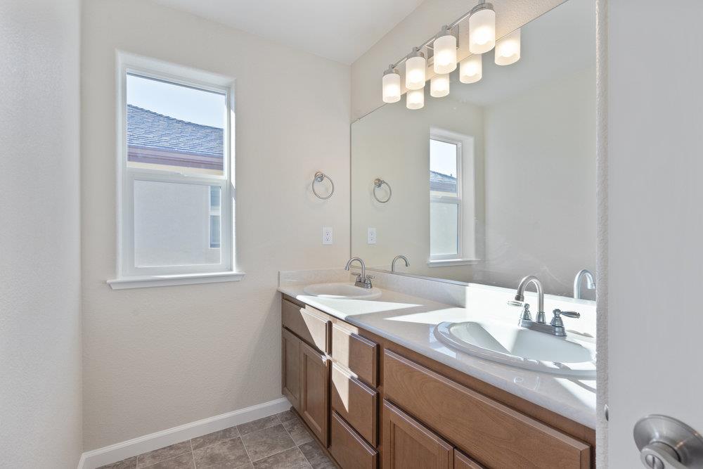 Detail Gallery Image 14 of 38 For 772 Livingston, King City,  CA 93930 - 4 Beds | 2/1 Baths