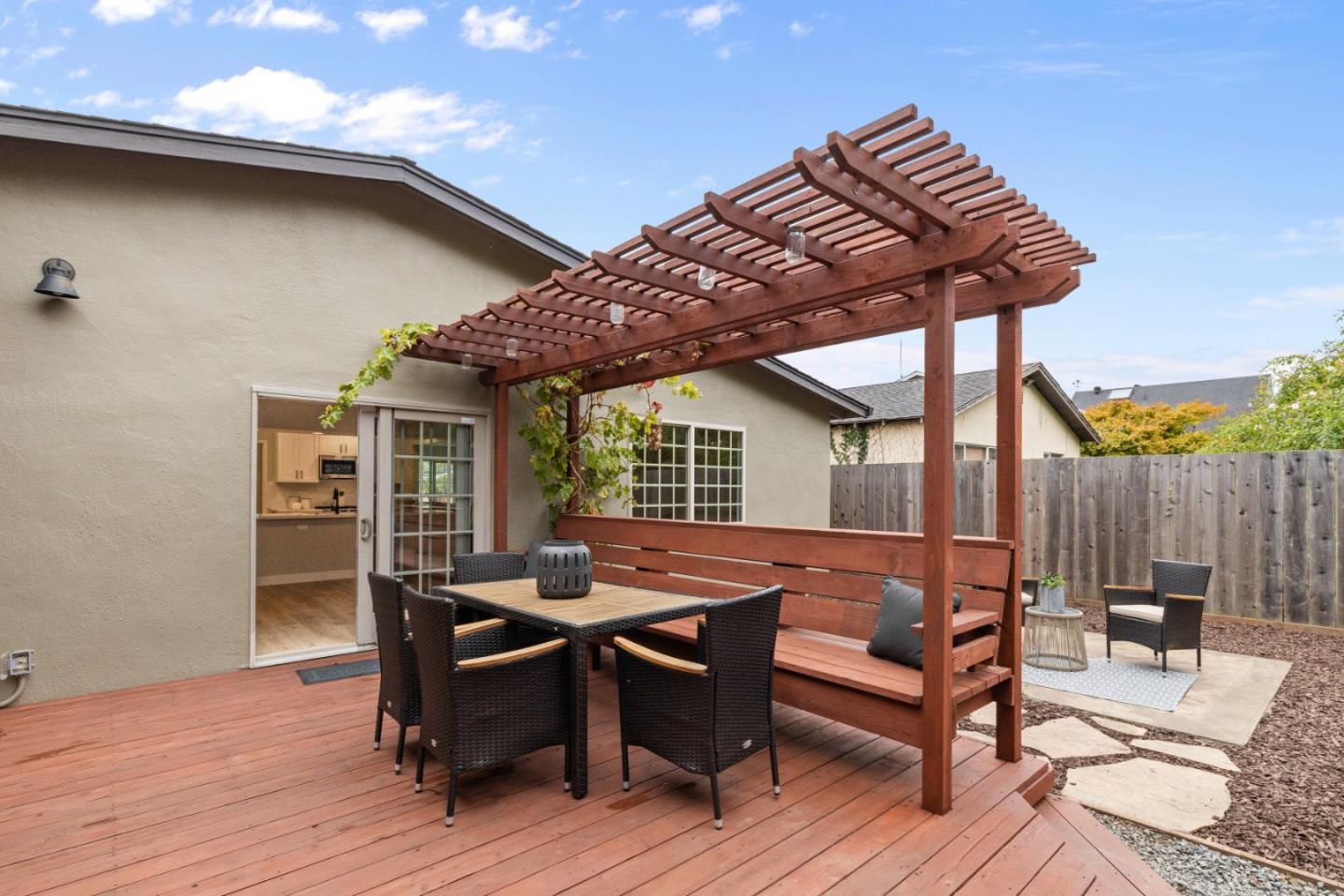 Detail Gallery Image 23 of 38 For 1416 Flores Dr, Pacifica,  CA 94044 - 4 Beds | 3 Baths