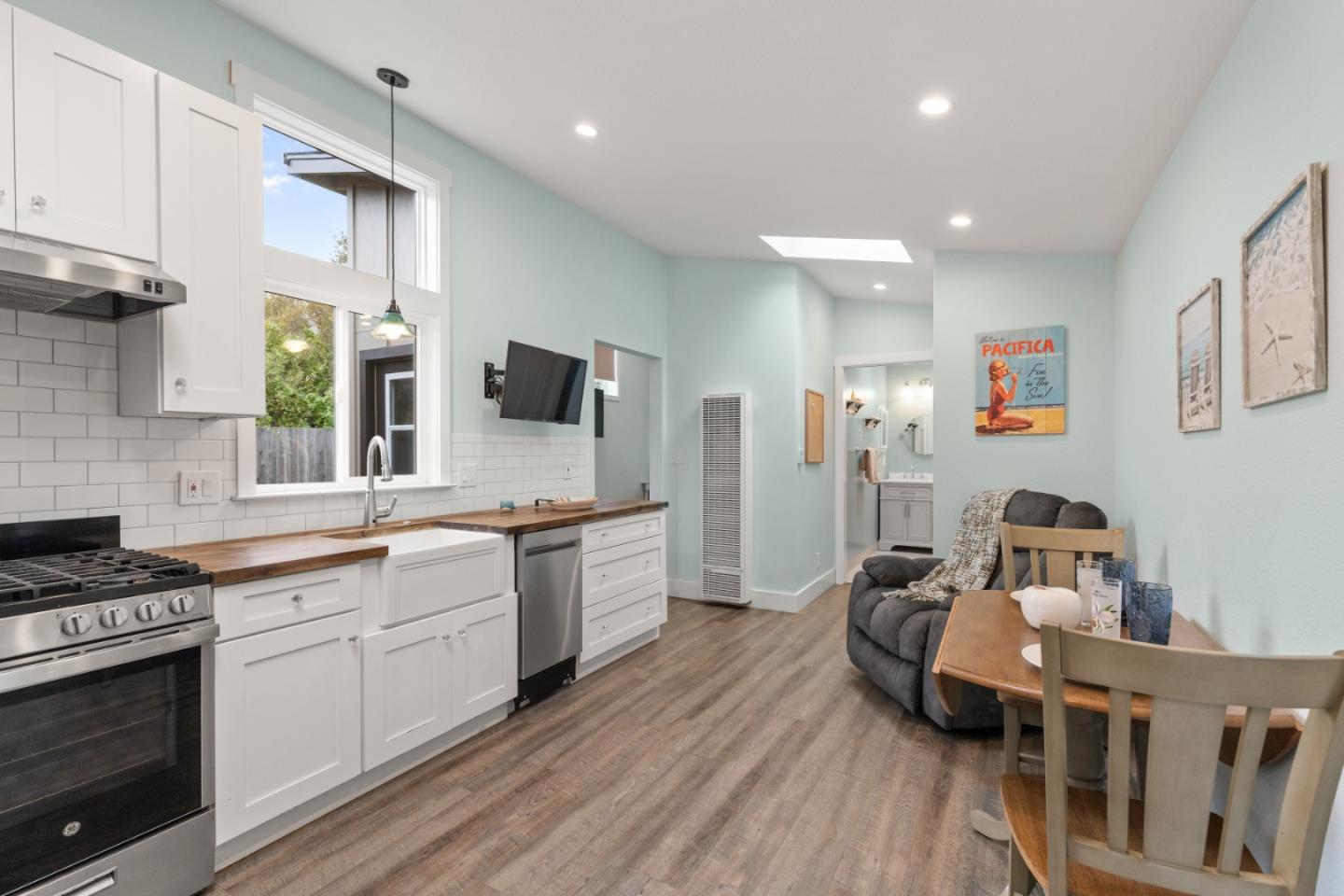 Detail Gallery Image 28 of 38 For 1416 Flores Dr, Pacifica,  CA 94044 - 4 Beds | 3 Baths