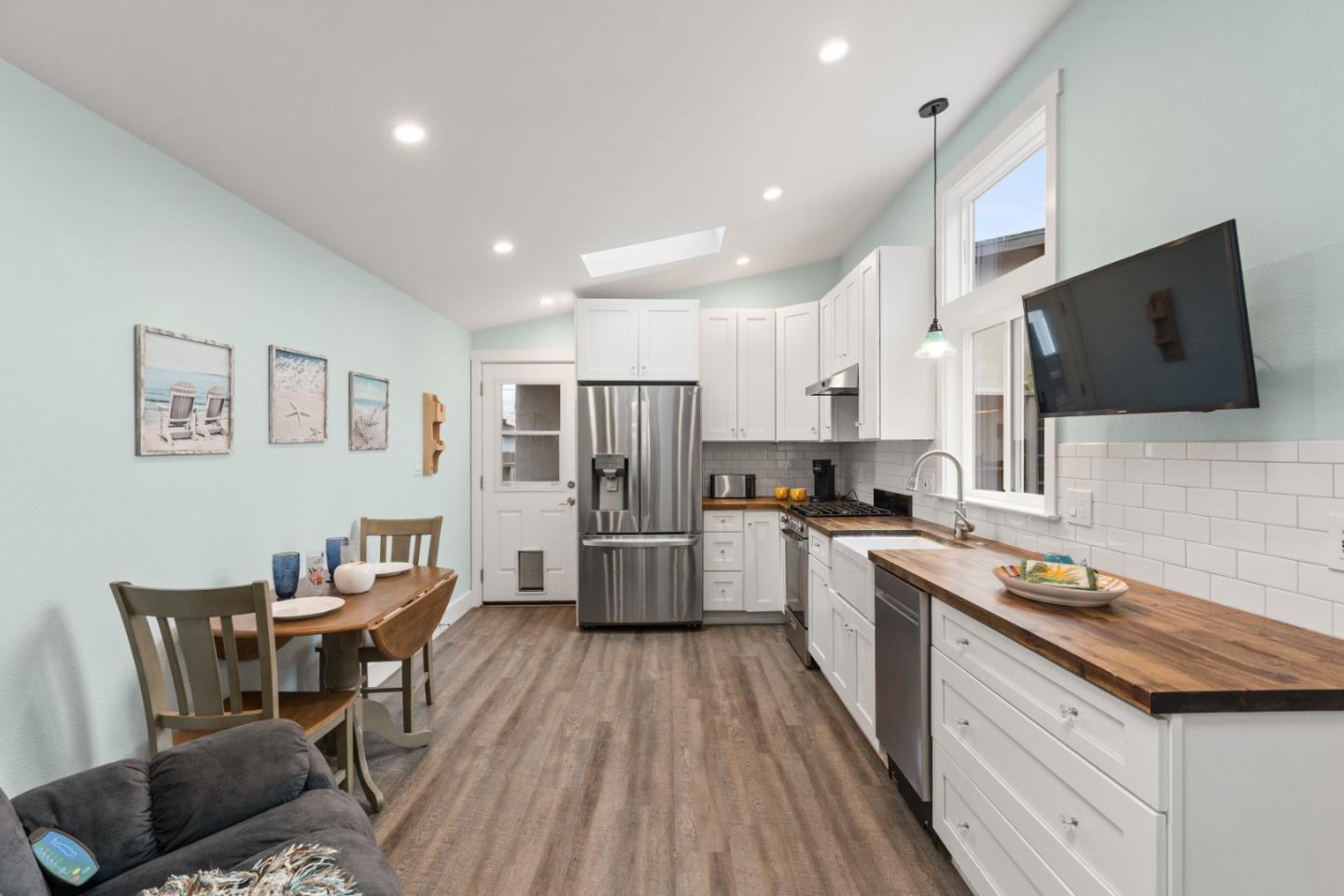 Detail Gallery Image 29 of 38 For 1416 Flores Dr, Pacifica,  CA 94044 - 4 Beds | 3 Baths