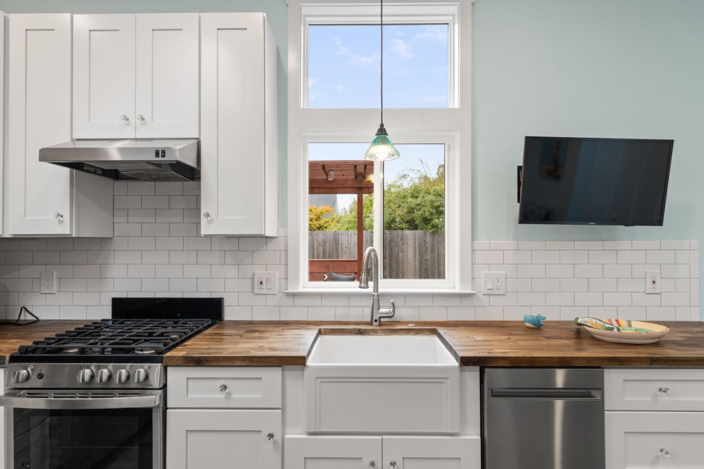 Detail Gallery Image 31 of 38 For 1416 Flores Dr, Pacifica,  CA 94044 - 4 Beds | 3 Baths