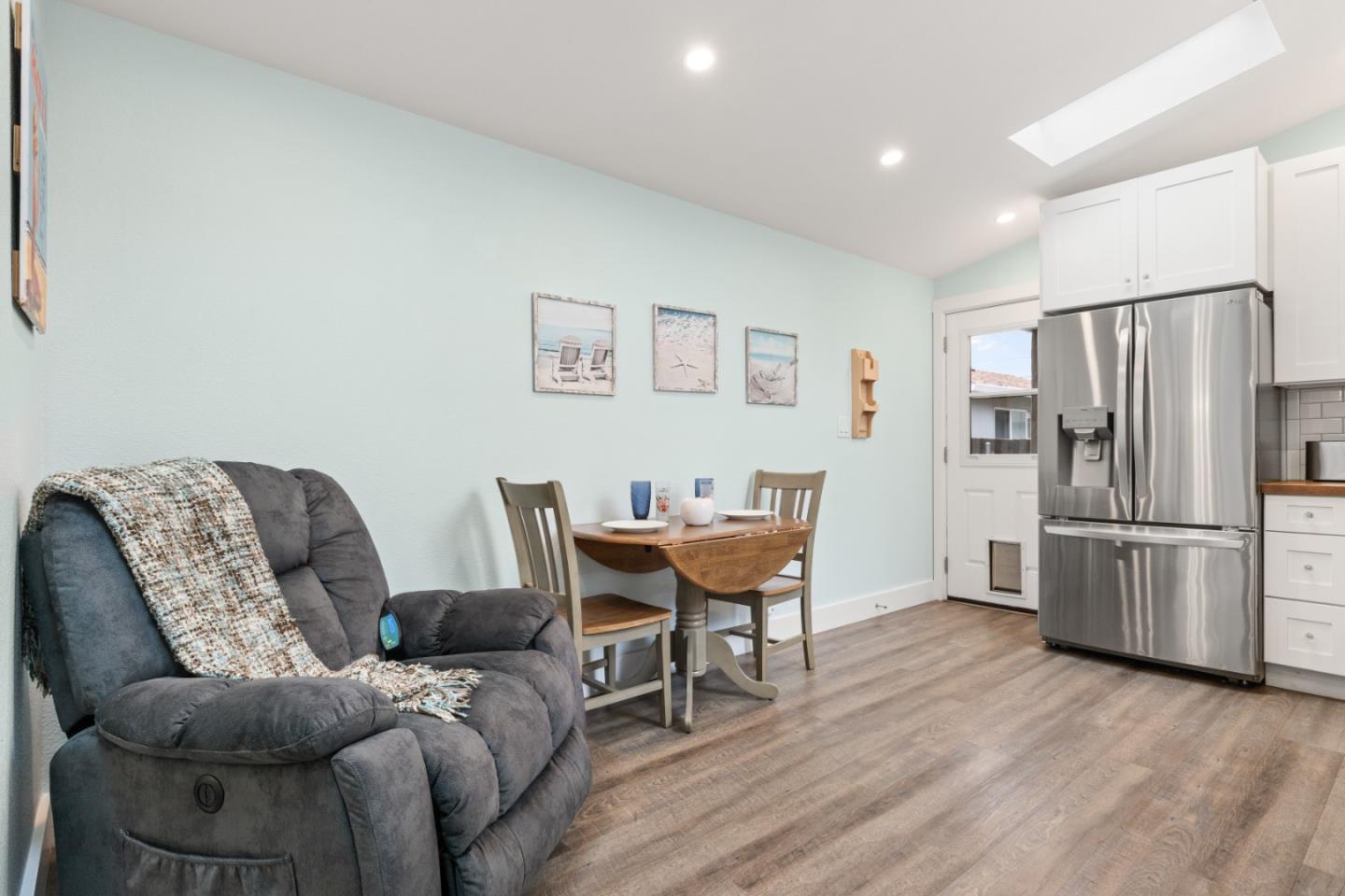 Detail Gallery Image 34 of 38 For 1416 Flores Dr, Pacifica,  CA 94044 - 4 Beds | 3 Baths