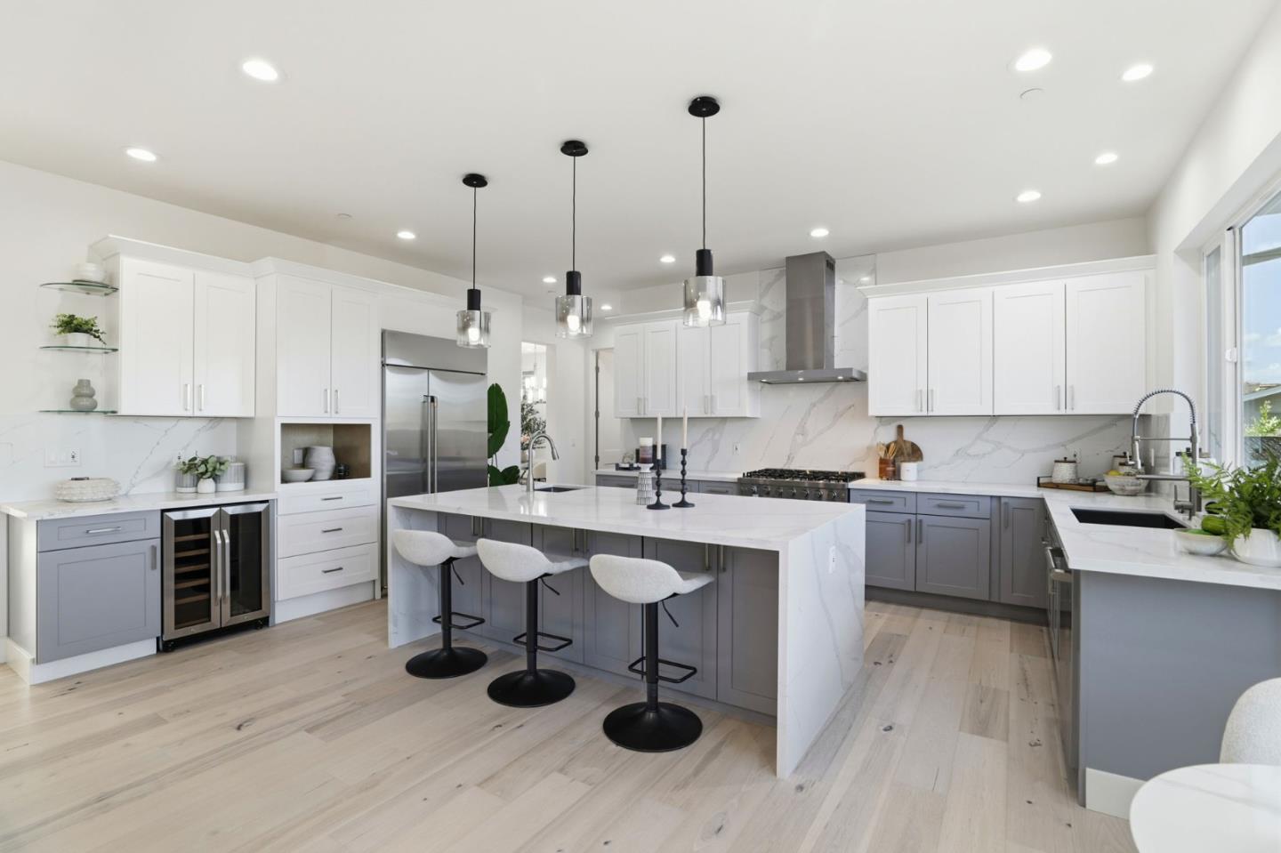 Detail Gallery Image 11 of 63 For 1685 Zinnia Ln, San Jose,  CA 95124 - 5 Beds | 5/1 Baths