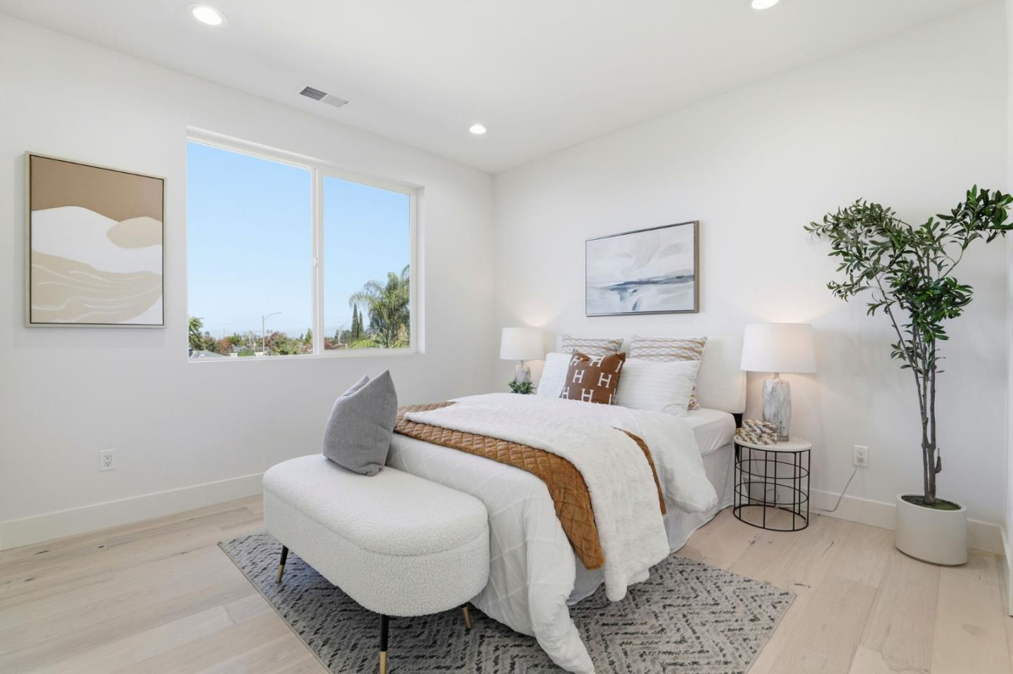 Detail Gallery Image 29 of 63 For 1685 Zinnia Ln, San Jose,  CA 95124 - 5 Beds | 5/1 Baths