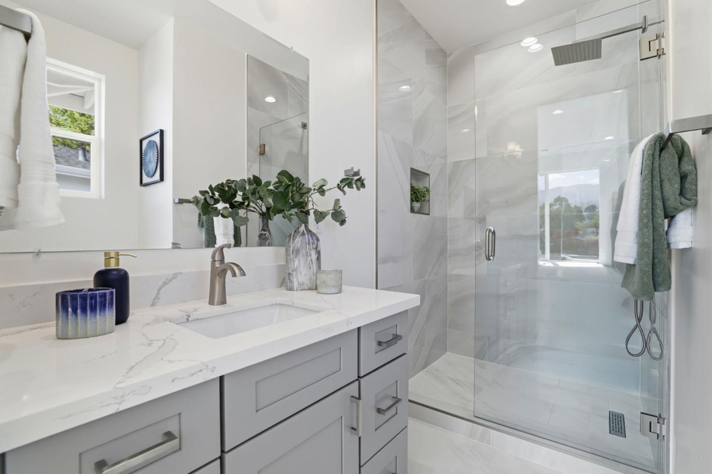 Detail Gallery Image 35 of 63 For 1685 Zinnia Ln, San Jose,  CA 95124 - 5 Beds | 5/1 Baths