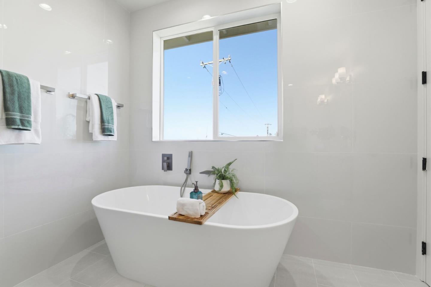 Detail Gallery Image 40 of 63 For 1685 Zinnia Ln, San Jose,  CA 95124 - 5 Beds | 5/1 Baths