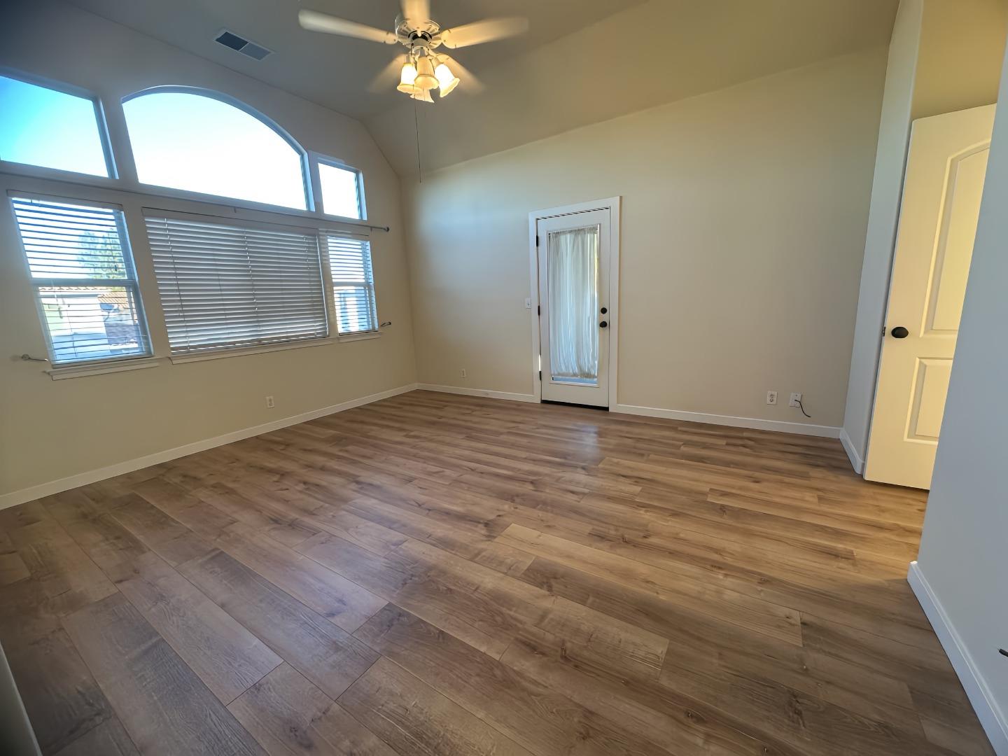 Detail Gallery Image 11 of 22 For 841 Lawrence Dr, Gilroy,  CA 95020 - 4 Beds | 3 Baths