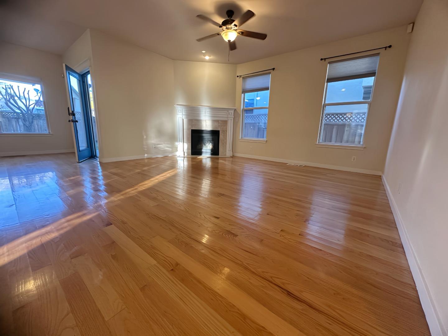 Detail Gallery Image 3 of 22 For 841 Lawrence Dr, Gilroy,  CA 95020 - 4 Beds | 3 Baths