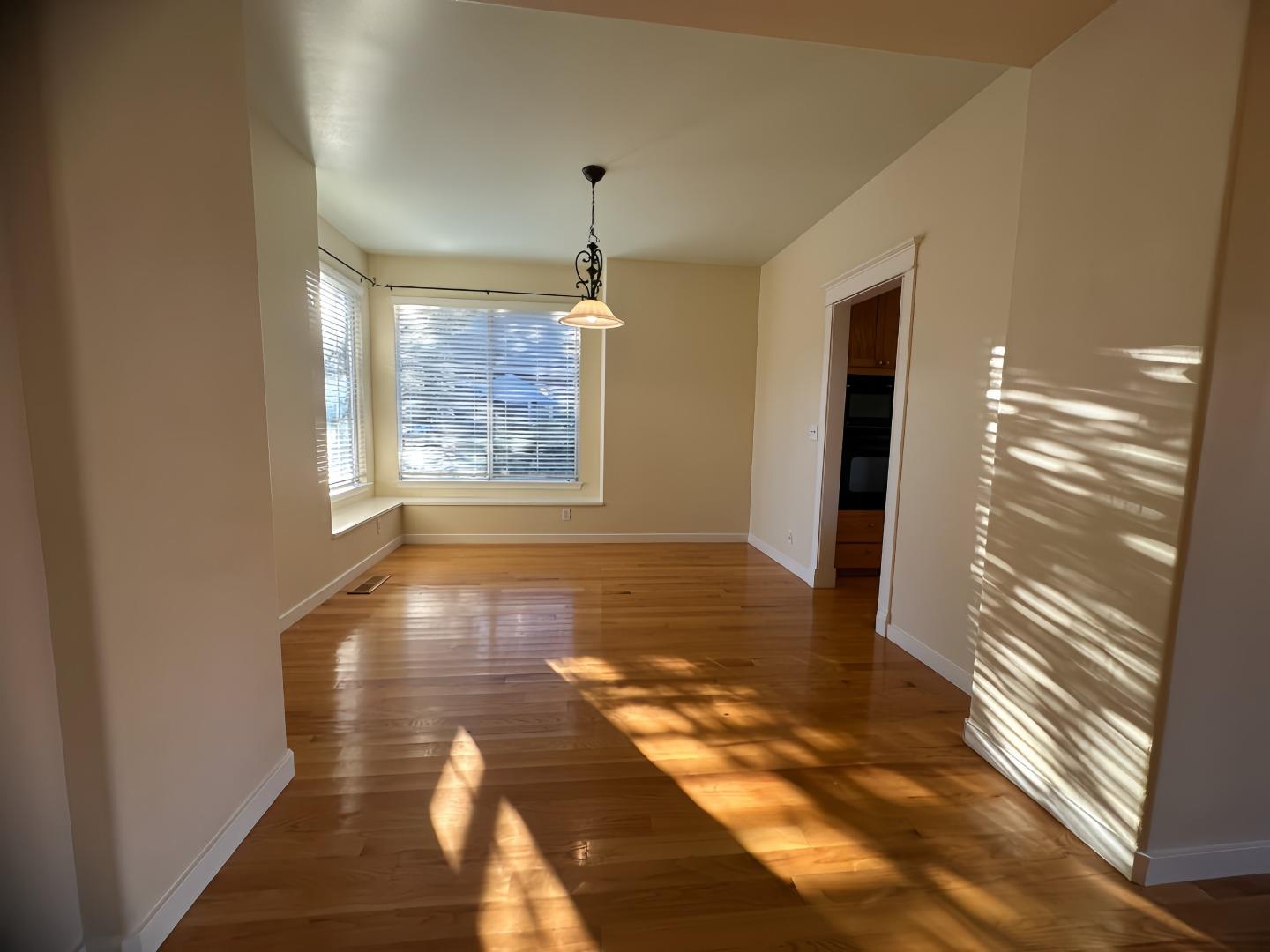 Detail Gallery Image 4 of 22 For 841 Lawrence Dr, Gilroy,  CA 95020 - 4 Beds | 3 Baths