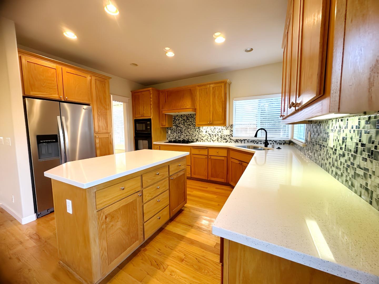 Detail Gallery Image 6 of 22 For 841 Lawrence Dr, Gilroy,  CA 95020 - 4 Beds | 3 Baths