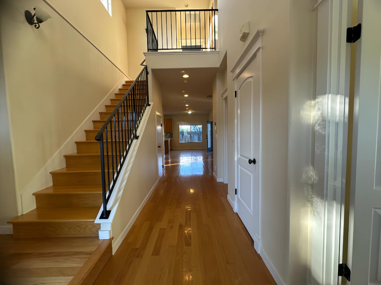 Detail Gallery Image 7 of 22 For 841 Lawrence Dr, Gilroy,  CA 95020 - 4 Beds | 3 Baths