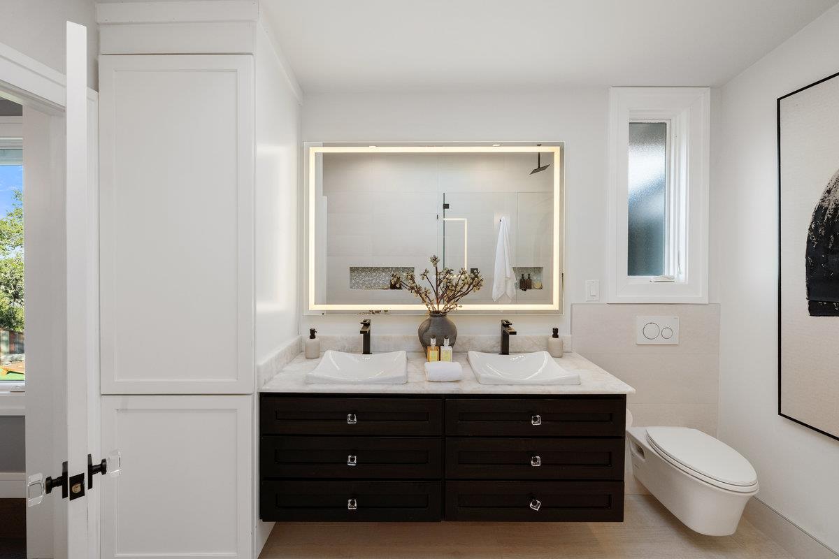 Detail Gallery Image 15 of 34 For 745 Endfield Way, Hillsborough,  CA 94010 - 4 Beds | 3 Baths