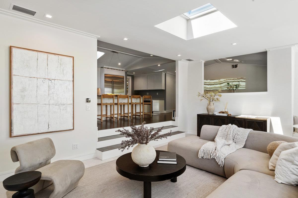 Detail Gallery Image 4 of 34 For 745 Endfield Way, Hillsborough,  CA 94010 - 4 Beds | 3 Baths