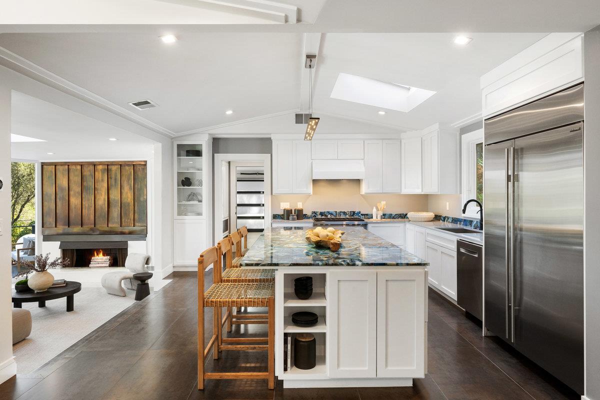 Detail Gallery Image 6 of 34 For 745 Endfield Way, Hillsborough,  CA 94010 - 4 Beds | 3 Baths