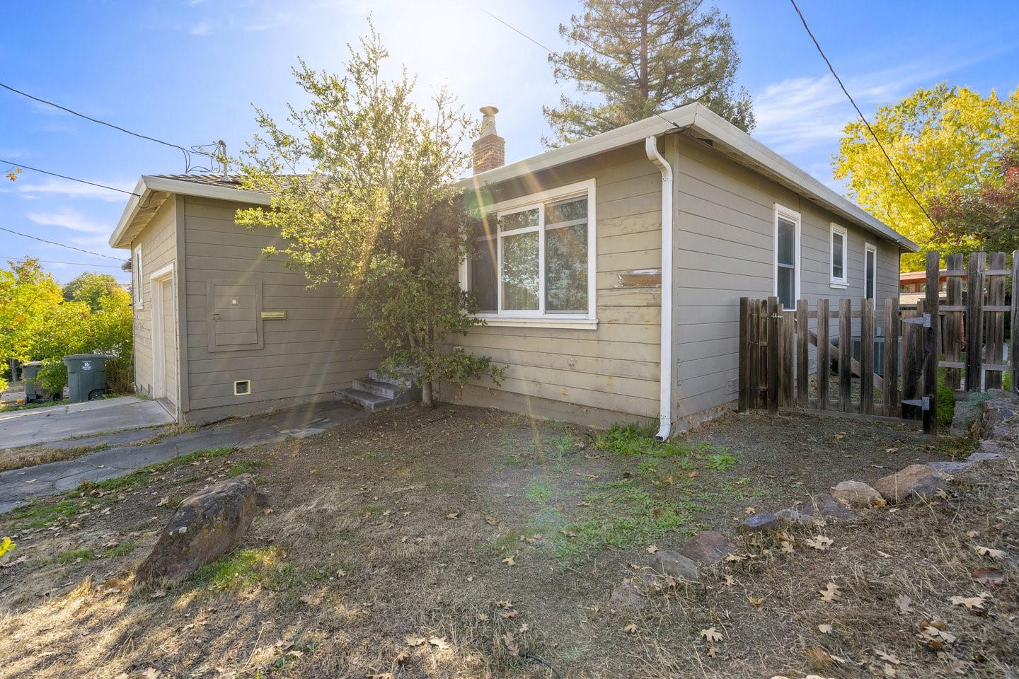 Detail Gallery Image 4 of 44 For 80 Hilltop Dr, San Carlos,  CA 94070 - 2 Beds | 1 Baths