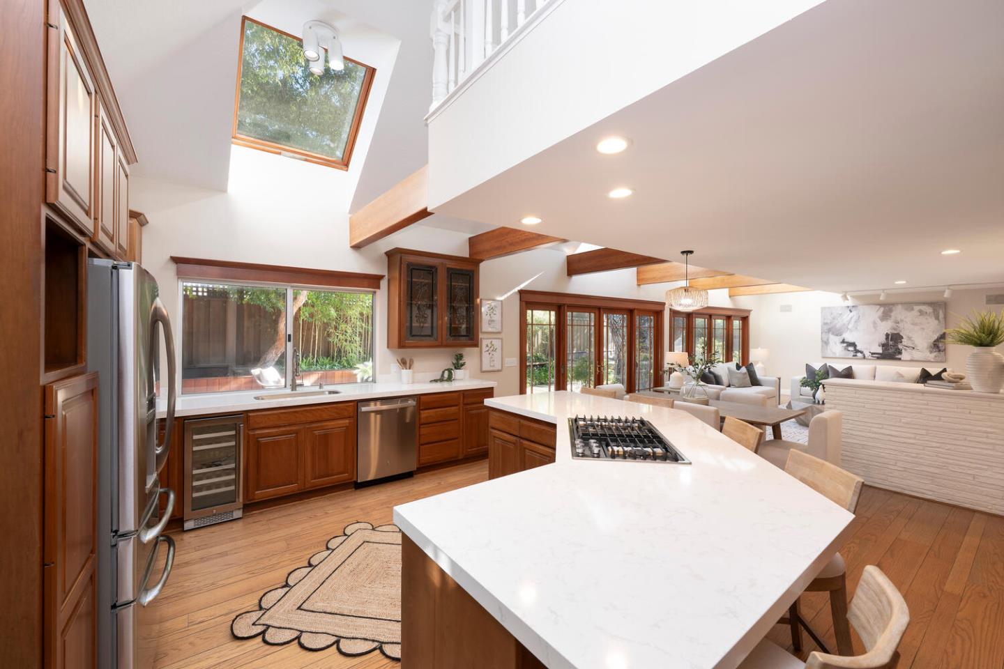 Detail Gallery Image 10 of 31 For 7 Montana Ln, Menlo Park,  CA 94025 - 3 Beds | 2/1 Baths