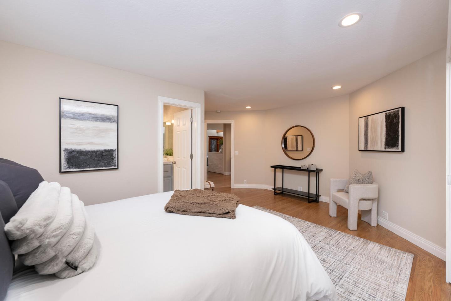 Detail Gallery Image 12 of 31 For 7 Montana Ln, Menlo Park,  CA 94025 - 3 Beds | 2/1 Baths