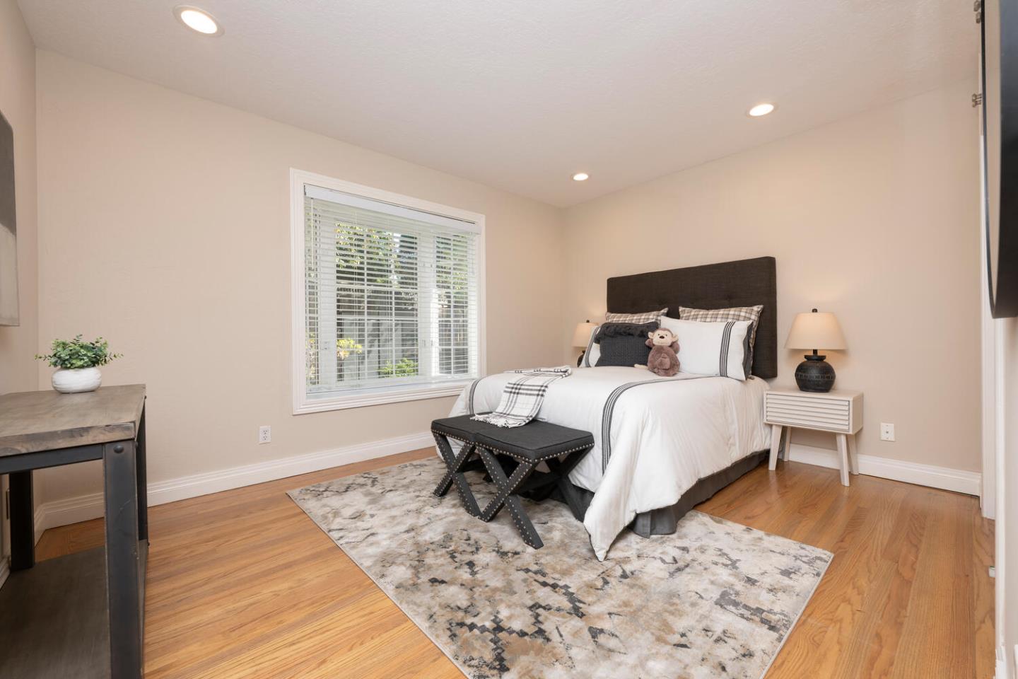 Detail Gallery Image 15 of 31 For 7 Montana Ln, Menlo Park,  CA 94025 - 3 Beds | 2/1 Baths