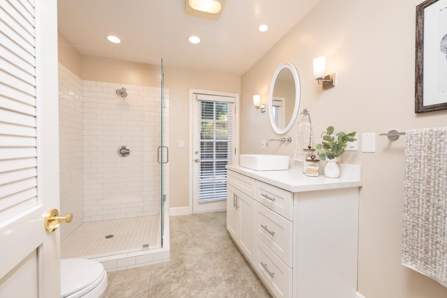 Detail Gallery Image 16 of 31 For 7 Montana Ln, Menlo Park,  CA 94025 - 3 Beds | 2/1 Baths