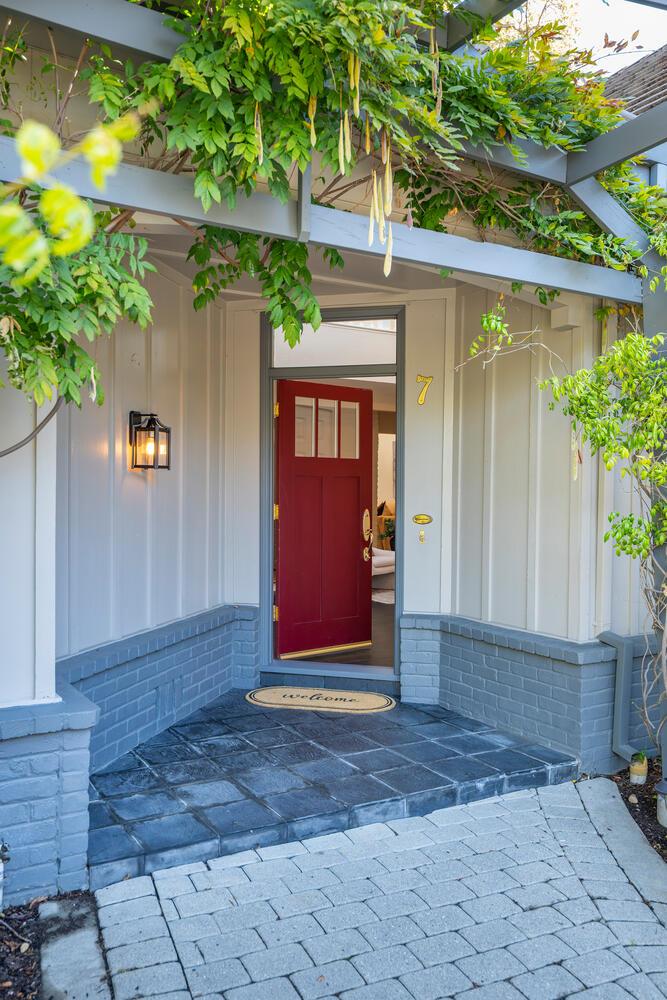 Detail Gallery Image 2 of 31 For 7 Montana Ln, Menlo Park,  CA 94025 - 3 Beds | 2/1 Baths