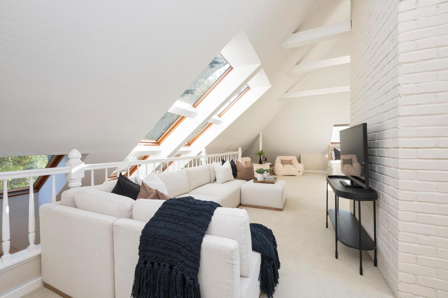 Detail Gallery Image 21 of 31 For 7 Montana Ln, Menlo Park,  CA 94025 - 3 Beds | 2/1 Baths