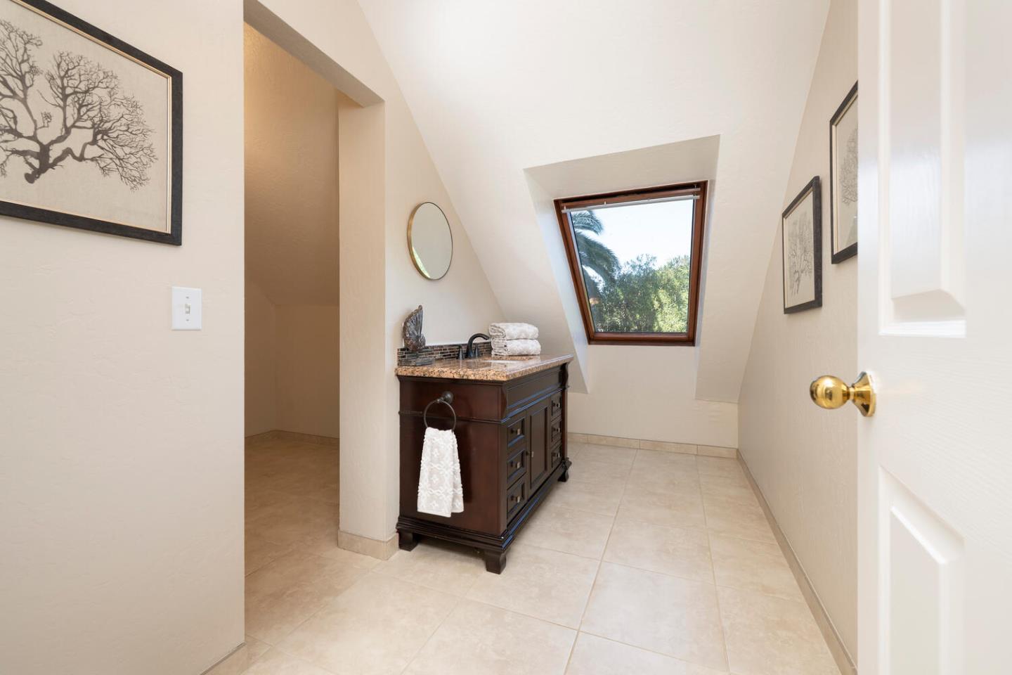 Detail Gallery Image 23 of 31 For 7 Montana Ln, Menlo Park,  CA 94025 - 3 Beds | 2/1 Baths