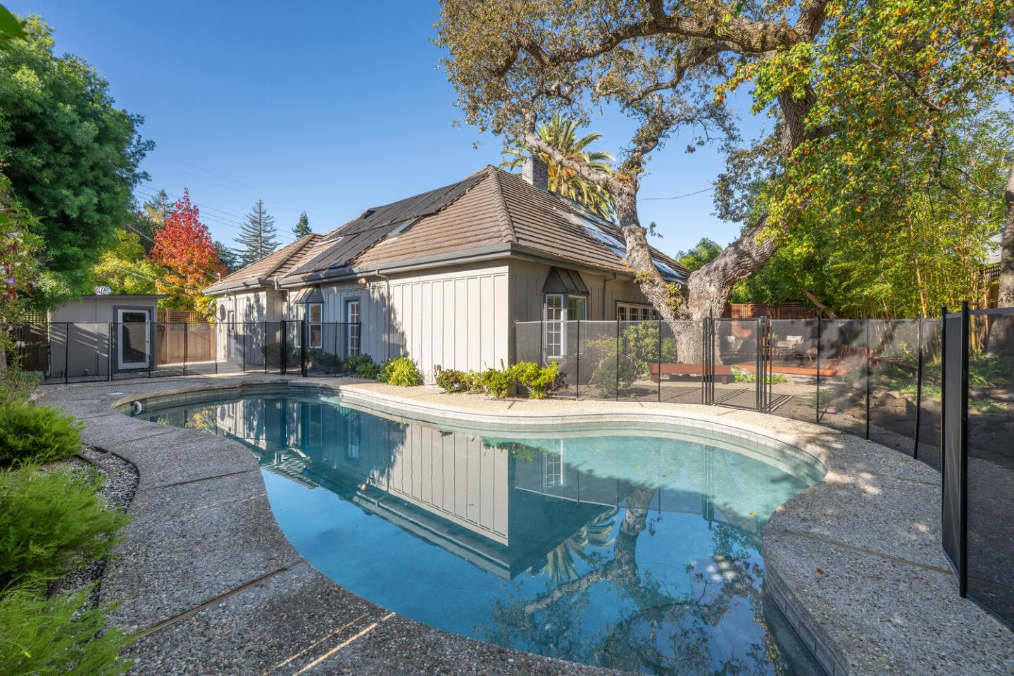 Detail Gallery Image 26 of 31 For 7 Montana Ln, Menlo Park,  CA 94025 - 3 Beds | 2/1 Baths