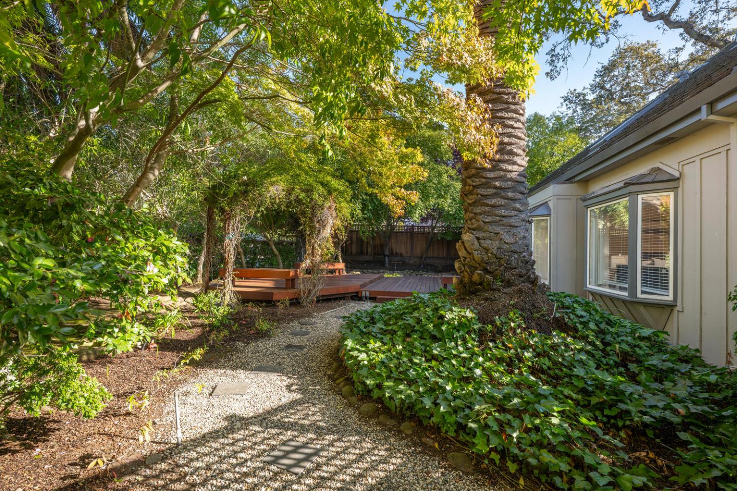 Detail Gallery Image 27 of 31 For 7 Montana Ln, Menlo Park,  CA 94025 - 3 Beds | 2/1 Baths