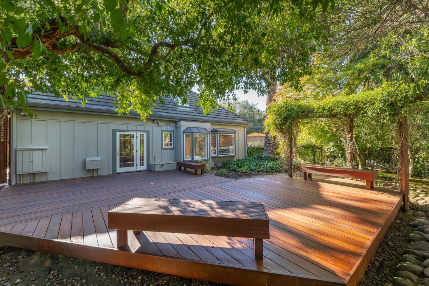 Detail Gallery Image 28 of 31 For 7 Montana Ln, Menlo Park,  CA 94025 - 3 Beds | 2/1 Baths