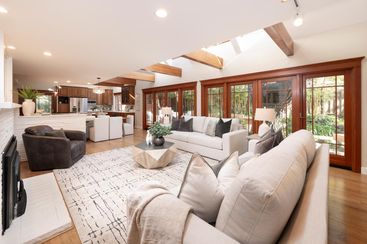 Detail Gallery Image 5 of 31 For 7 Montana Ln, Menlo Park,  CA 94025 - 3 Beds | 2/1 Baths