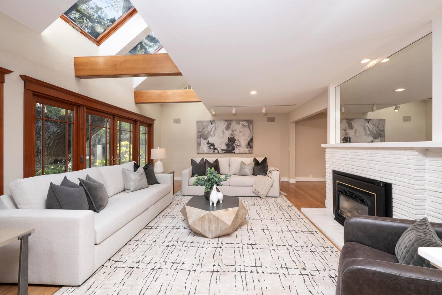 Detail Gallery Image 6 of 31 For 7 Montana Ln, Menlo Park,  CA 94025 - 3 Beds | 2/1 Baths