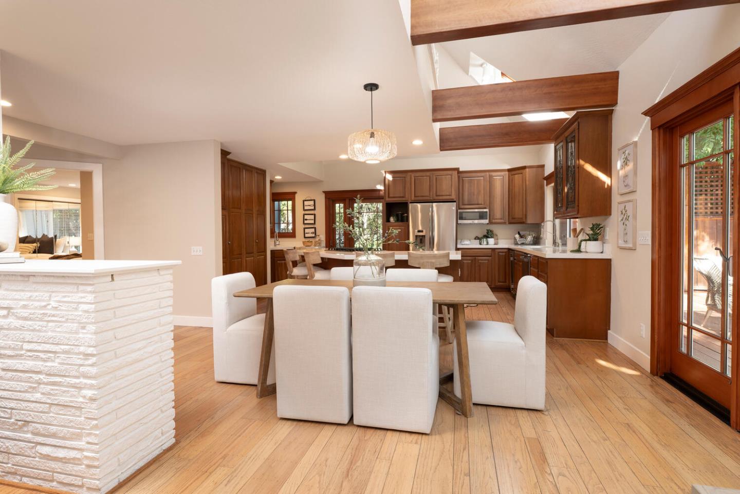 Detail Gallery Image 7 of 31 For 7 Montana Ln, Menlo Park,  CA 94025 - 3 Beds | 2/1 Baths