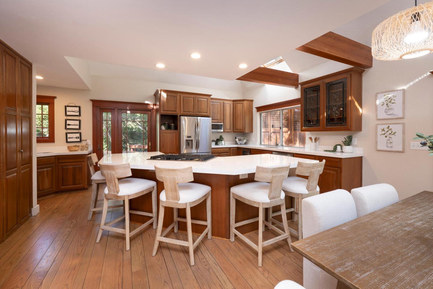 Detail Gallery Image 8 of 31 For 7 Montana Ln, Menlo Park,  CA 94025 - 3 Beds | 2/1 Baths