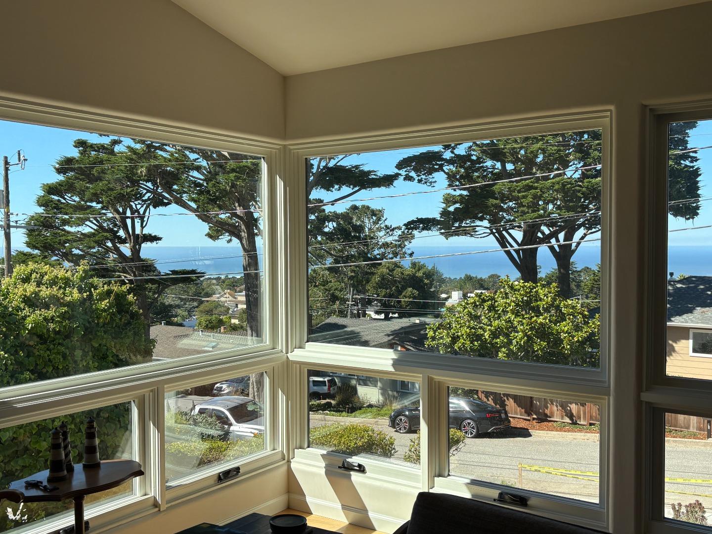 Detail Gallery Image 3 of 26 For 307 Bishop Ave, Pacific Grove,  CA 93950 - 3 Beds | 2 Baths
