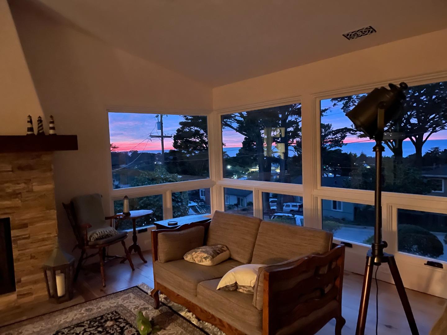 Detail Gallery Image 4 of 26 For 307 Bishop Ave, Pacific Grove,  CA 93950 - 3 Beds | 2 Baths
