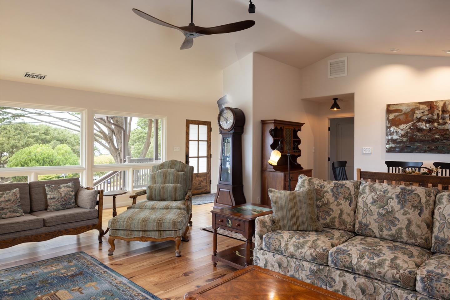 Detail Gallery Image 7 of 26 For 307 Bishop Ave, Pacific Grove,  CA 93950 - 3 Beds | 2 Baths