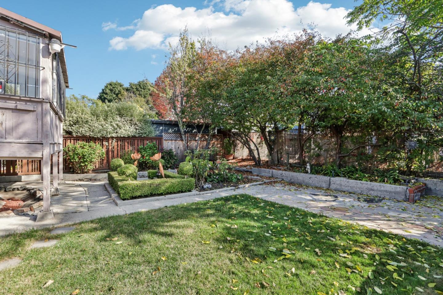 Detail Gallery Image 2 of 19 For 641 63rd St, Oakland,  CA 94609 - 2 Beds | 1 Baths