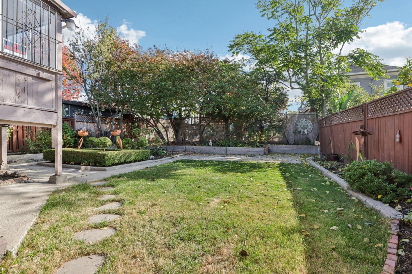 Detail Gallery Image 4 of 19 For 641 63rd St, Oakland,  CA 94609 - 2 Beds | 1 Baths